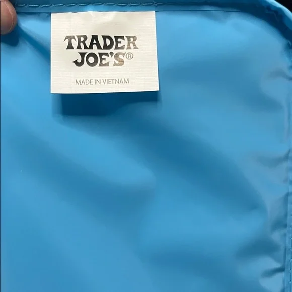 NWT Trader Joe’s Mini Insulated Lunch Bag in blue - Picture 9 of 9